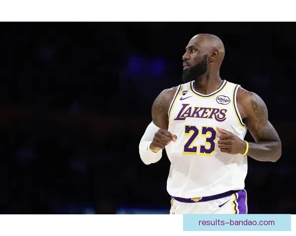 揭秘湖人冲冠背后詹姆斯带头拼搏 41岁老将仍无惧疲劳引领队友出战 揭秘湖人冲冠背后詹姆斯带头拼搏 41岁老将仍无惧疲劳引领队友出战