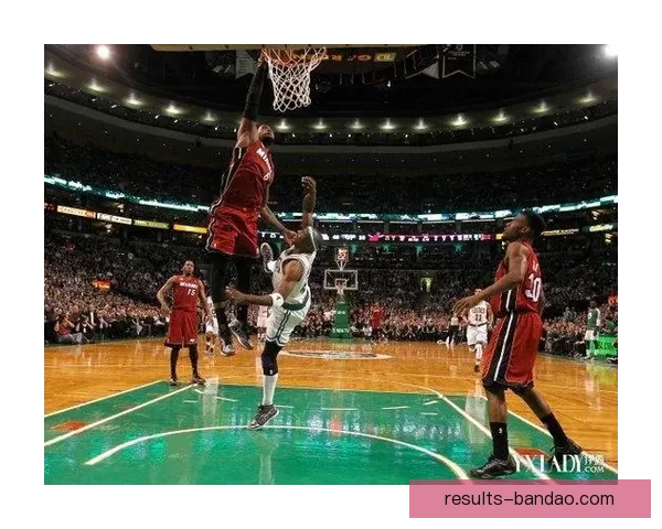 詹姆斯13周年经典回顾死亡隔扣特里与招牌庆祝动作 詹姆斯13周年经典回顾死亡隔扣特里与招牌庆祝动作